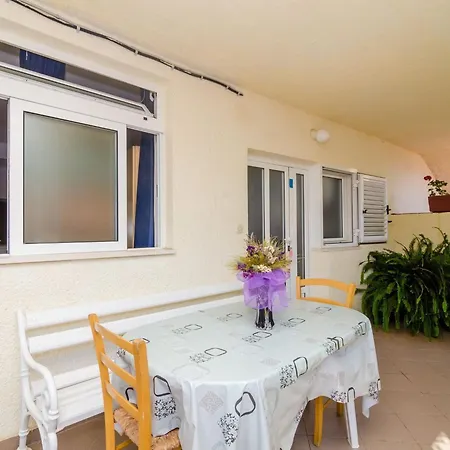 Ra Ica - Two Bedroom Apartment