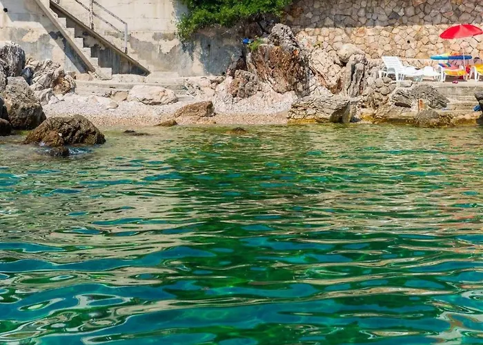 Ra Ica - Two Bedroom 아파트 몰루나트