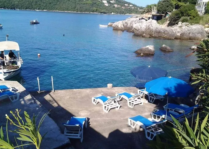 아파트 Ra Ica - Two Bedroom 몰루나트