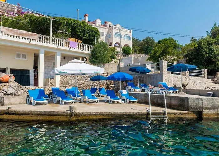 Ra Ica - Two Bedroom 몰루나트